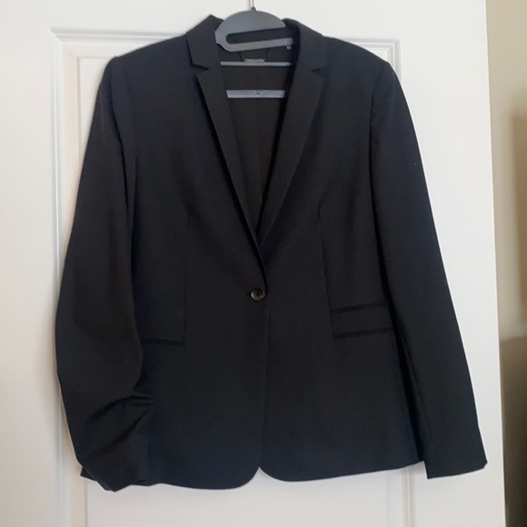 Elie Tahari Jackets & Blazers - Ellie Tahari black business blazer Size 12